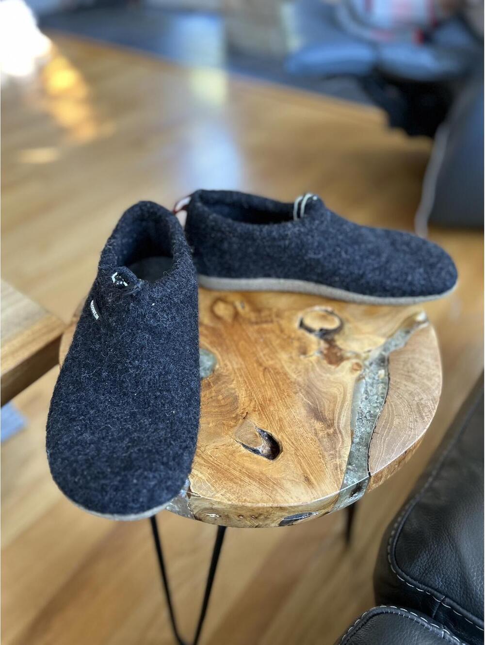Giesswein Black Wool Felt Women's Slippers